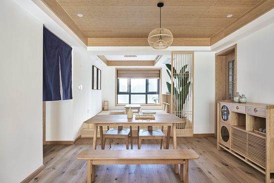 130㎡日式禪意佛系兩居室，原木帶來的滿室清香好獨(dú)特^