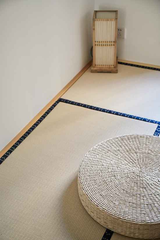 130㎡日式禪意佛系兩居室，原木帶來的滿室清香好獨(dú)特^