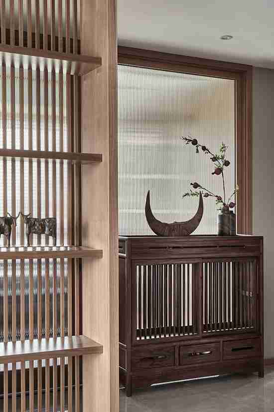 原木家具+水墨元素，完美打造170㎡新中式家居，看一眼就會愛上！
